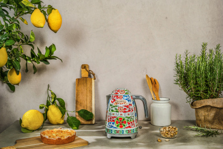Электрический чайник Smeg KLF03DGEU (Dolce & Gabbana)
