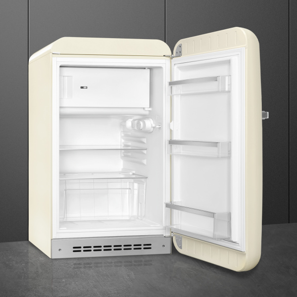 Ретро холодильник Smeg FAB10RCR6