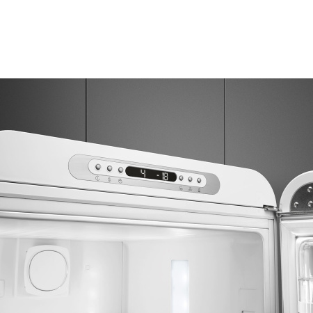 Ретро холодильник Smeg FAB32RWH5