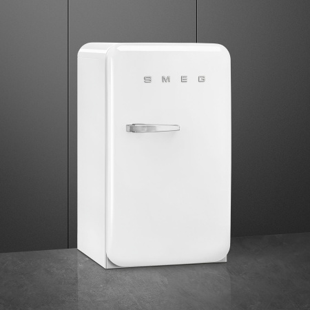 Ретро холодильник Smeg FAB10RWH6