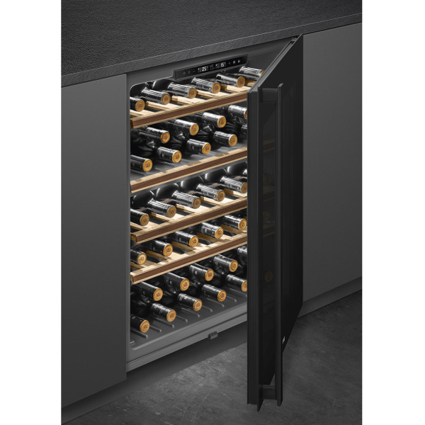 Встраиваемый винный шкаф Smeg CVI638RN3