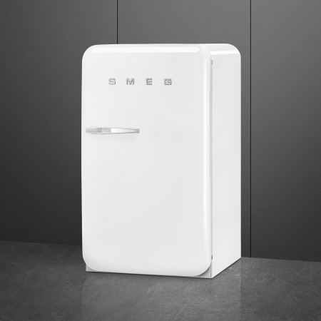 Ретро холодильник Smeg FAB10RWH6