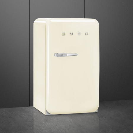 Ретро холодильник Smeg FAB10RCR6