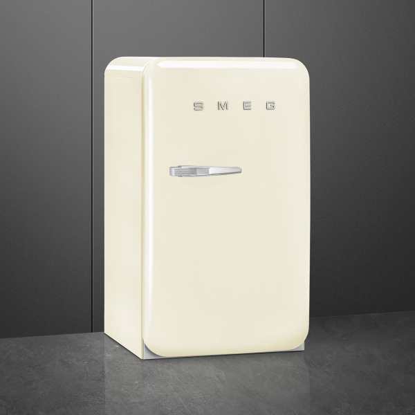 Ретро холодильник Smeg FAB10RCR6